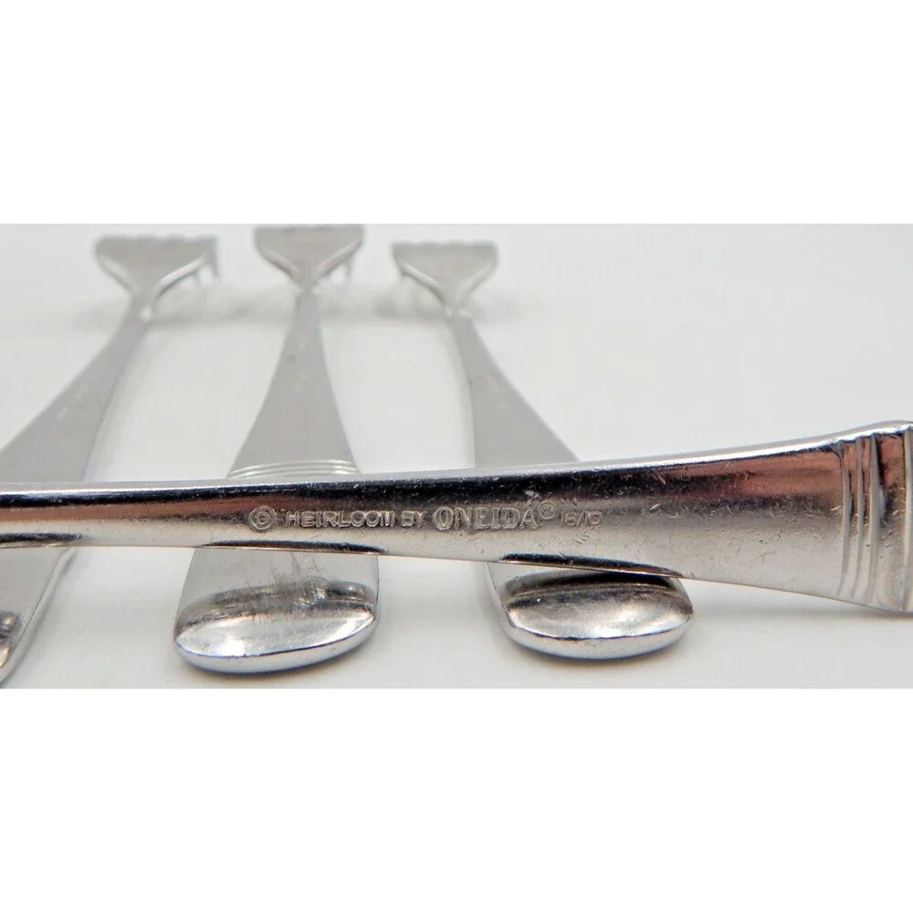 Oneida ASTRAGAL Heirloom 18/10 Stainless Dinner Fork 7 1/2